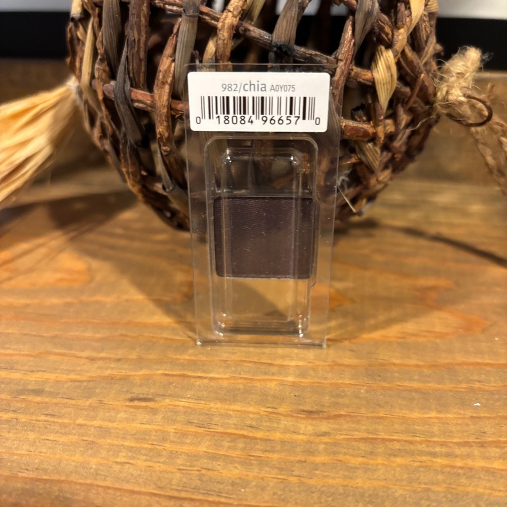 AVEDA Petal Essence Single Eye Color - 982 CHIA- NEW